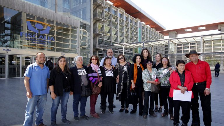 Presentan querella criminal contra Gonzalo Blumel y Mario Rozas por espionaje policial