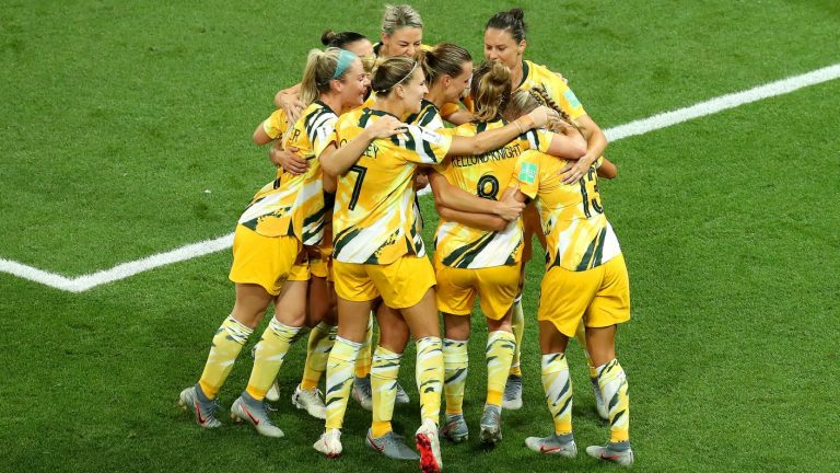 Australia anuncia que sus selecciones de fútbol femeninas y masculinas ganarán lo mismo