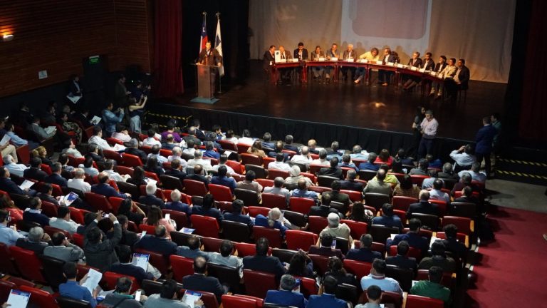 Asociación de Municipalidades llama a realizar consulta en todas las comunas por nueva Constitución