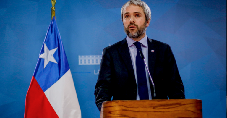 Ministro Gonzalo Blumel anunció acuerdo para crear una nueva Constitución