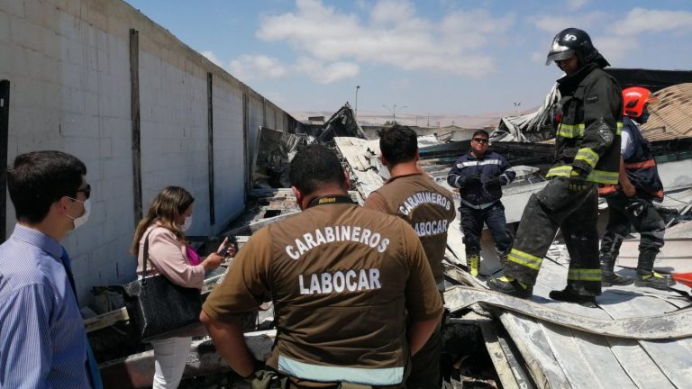 Fiscalía de Arica confirma hallazgo de cuerpo sin vida en supermercado que fue saqueado e incendiado