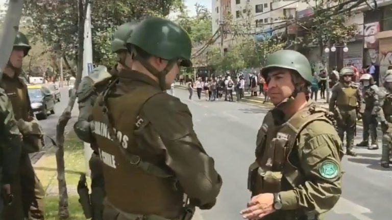 Carabineros desmiente video de capitán que habría ordenado salir sin identificación