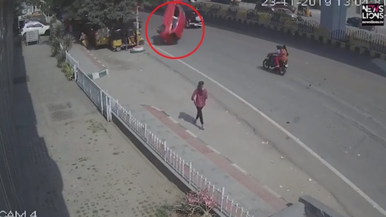 Iba más del doble de la velocidad permitida: Conductor perdió el control y cayó encima de un paradero