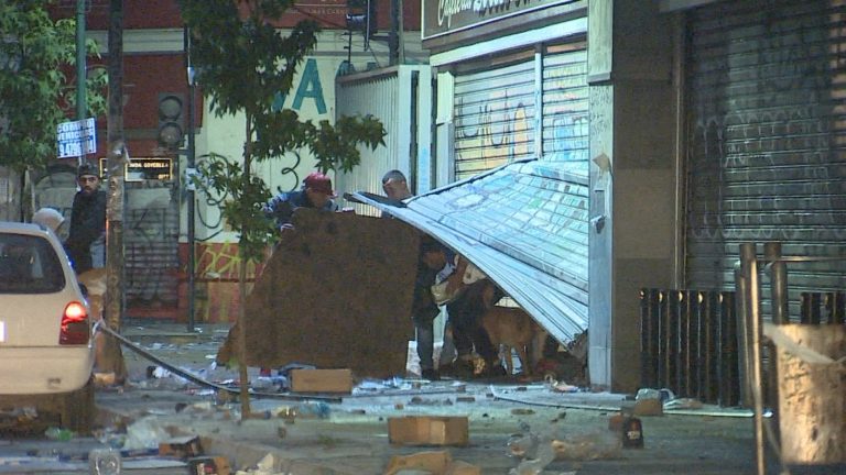 “Duele el alma”: Vecinos y locatarios lamentaron graves incidentes en estación Intermodal La Cisterna