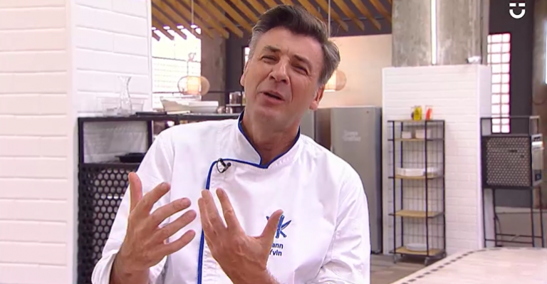 Yann Yvin se lució al cantar una romántica balada en francés