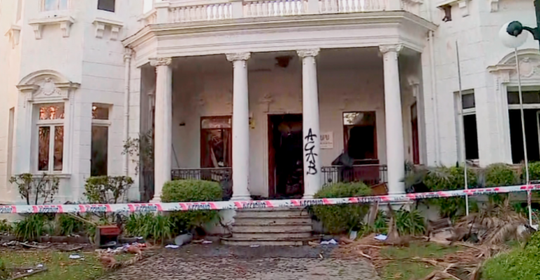 Universidad Pedro de Valdivia fue saqueada y quemada durante manifestaciones