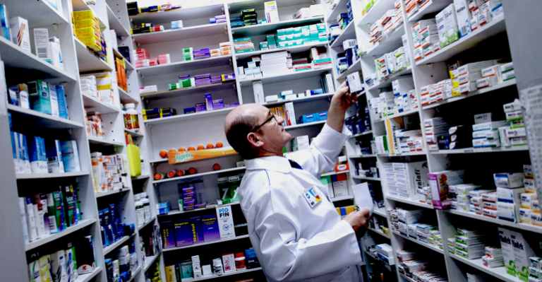 ¿Podrían bajar los precios? Así es la dramática realidad de los medicamentos en Chile