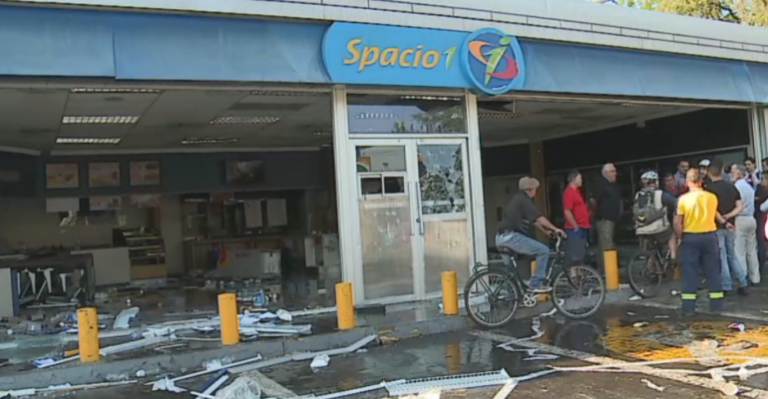 Servicentro fue saqueado y destrozado en la comuna de Puente Alto