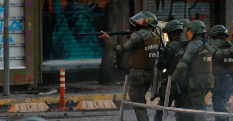 Formalizan a 14 carabineros acusados de vulnerar los Derechos Humanos
