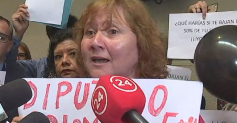 Asesores parlamentarios protestaron por rebaja de asignaciones