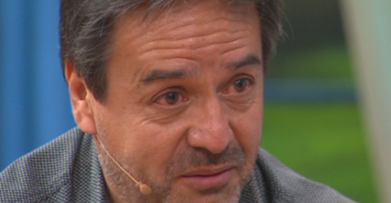 Claudio Arredondo se emocionó al escuchar dichos de su madre sobre estallido social
