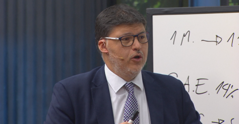 Abogado explicó ¿Qué conviene más: un avance en efectivo o un crédito?