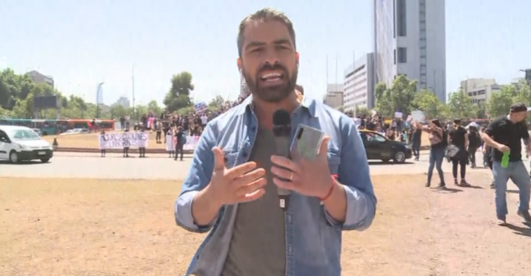 Nico Gutiérrez acompañó a los manifestantes que llegaron hasta Plaza Italia
