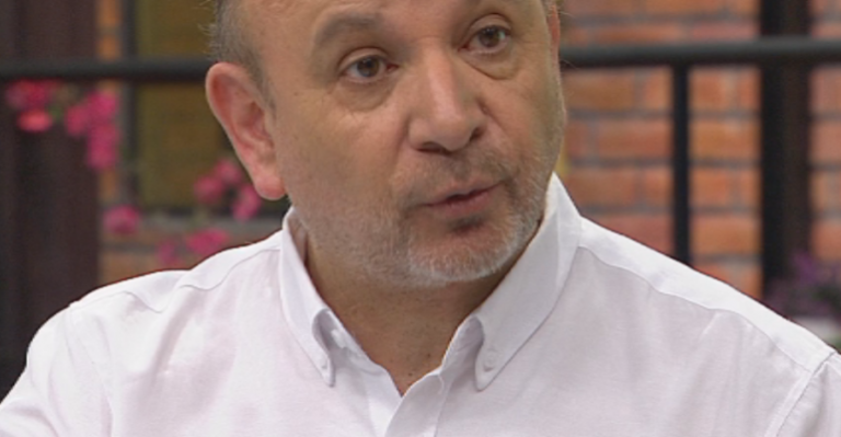 Diputado Juan Luis Castro explicó: ¿Es posible bajar un 40% el precio de los medicamentos?