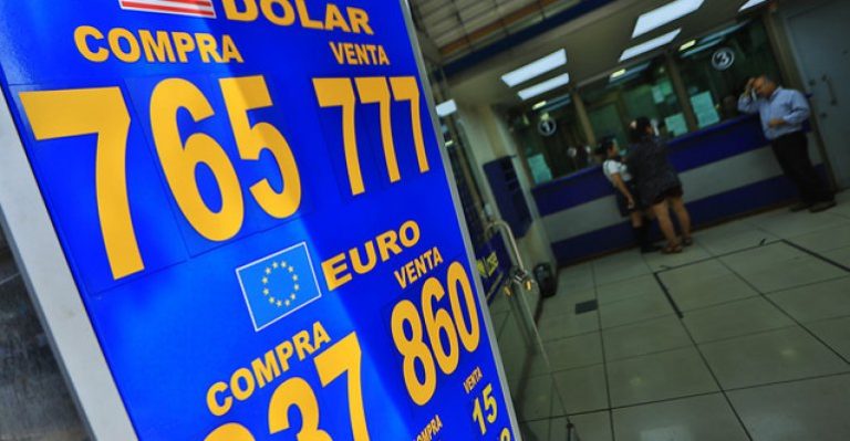 En Viva la Pipol comentamos sobre la baja del dólar tras acuerdo político y el alza de la Bolsa