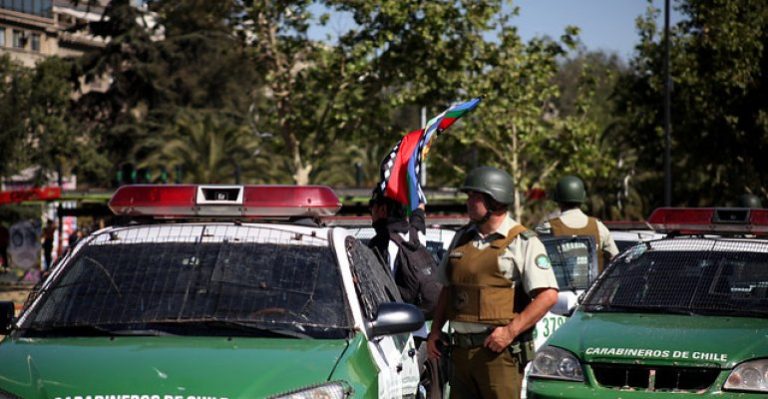 Patrulla de Carabineros sufrió emboscada en Recoleta