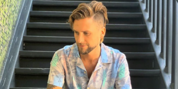 Jean Philippe Cretton: “No se debe evaluar a una persona por tener el pelo largo, tatuajes o aros”