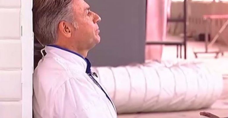 Yann Yvin debió abandonar el estudio por complicaciones de salud