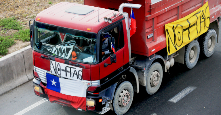Camioneros se manifestaron en autopistas de Santiago por movimiento “No + TAG”