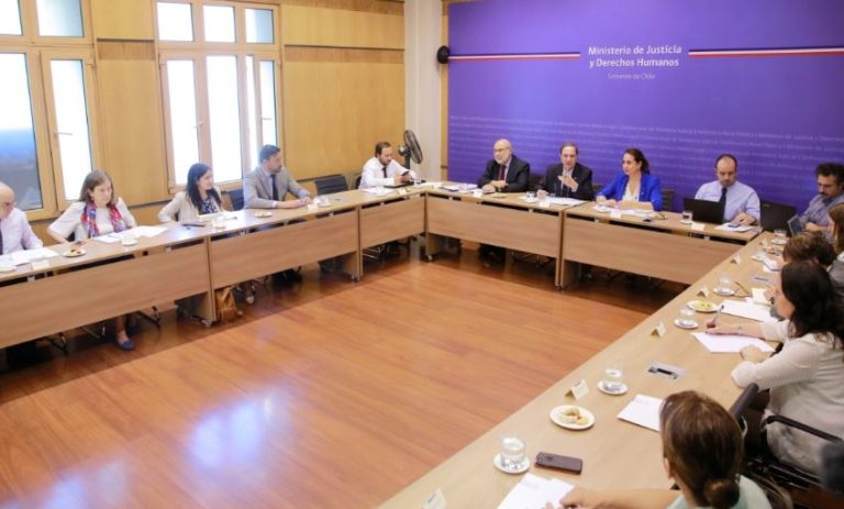 Ya tienen fecha para el primer informe: Así fue la primera sesión del comité técnico de DDHH del Gobierno