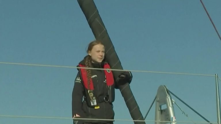 Greta Thunberg llegó a Portugal tras 21 días de navegación