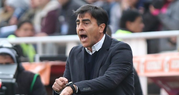 Campeón sin DT: Gustavo Quinteros dejará la UC