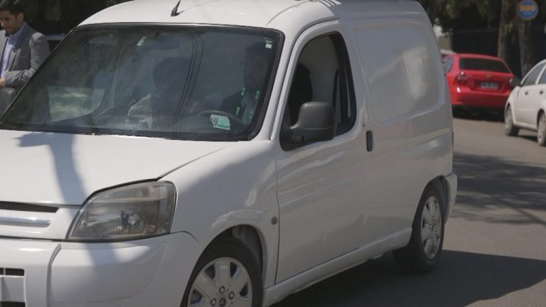 Polémica decisión: Gobierno prohibió la conversión de autos de combustible a eléctricos