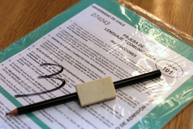 Evitar los excesos y repasar una hora diaria: Las recomendaciones de especialistas a quienes rinden la PSU