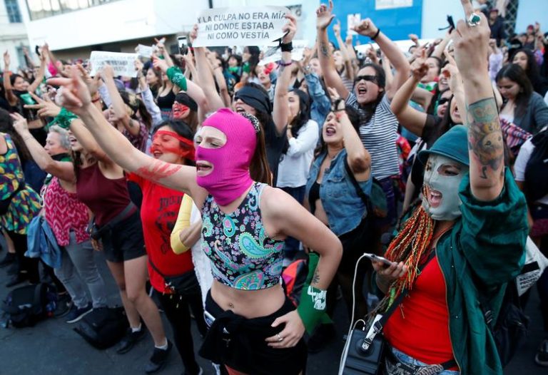 50 días de manifestaciones en Chile reflejados en fotografías de Reuters