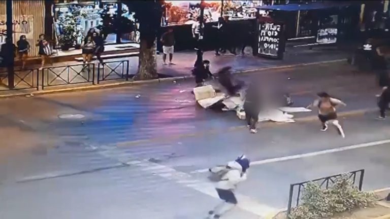 Hombre sufrió graves lesiones tras ser golpeado por encapuchados: Los enfrentó cuando levantaban barricada