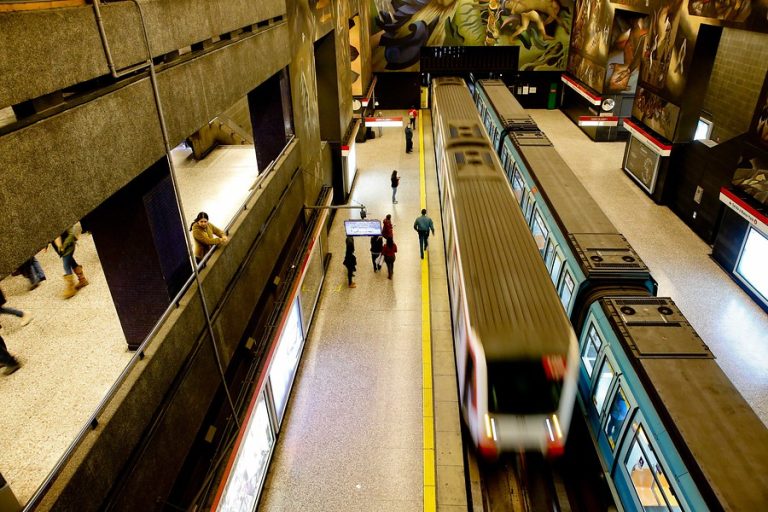 Metro extenderá horario de cierre desde este lunes y reabrirá dos estaciones