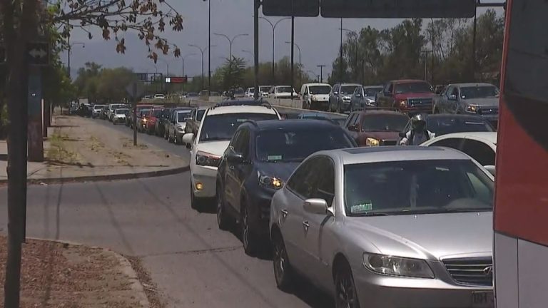 Se registra gran congestión vehicular en Autopista Central por trabajos en la vía