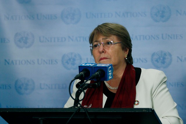 Bachelet dice que crisis como las de Chile suceden 