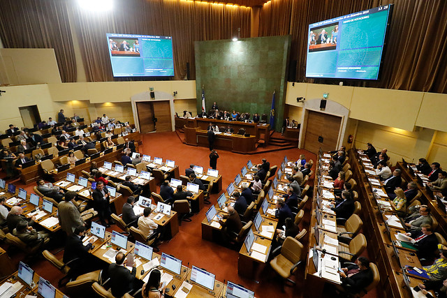 Oposición entrega a Chile Vamos propuesta con cambios a la propuesta por nueva Constitución de expertos