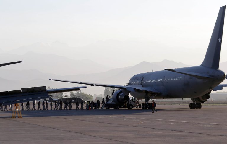 Expulsan del país a 56 ciudadanos extranjeros: Algunos fueron acusados de participar en saqueos