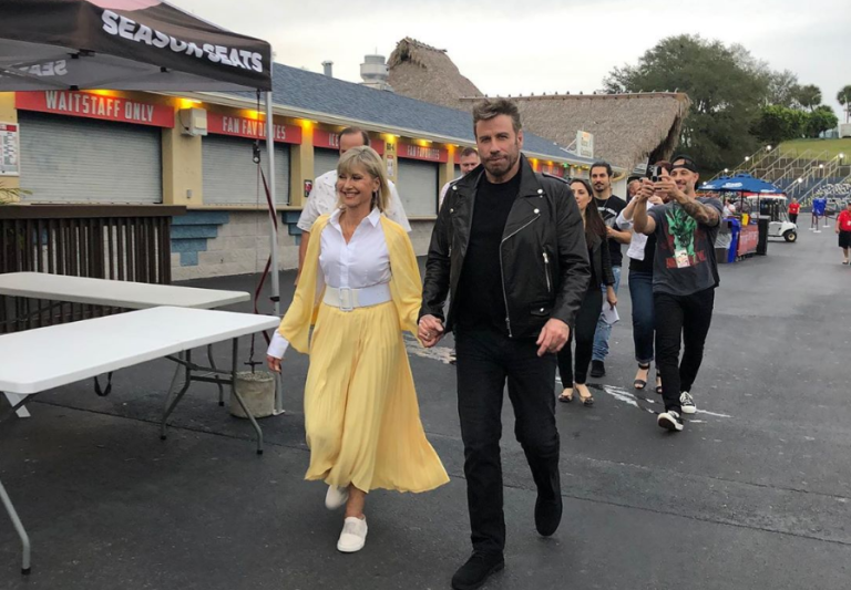 Viaje en el tiempo: Olivia Newton-John y John Travolta se juntan para recrear a sus personajes en 