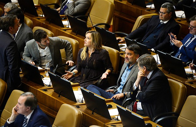 22 diputados UDI votarían en contra, 3 a favor y 4 están en reflexión por nueva Constitución