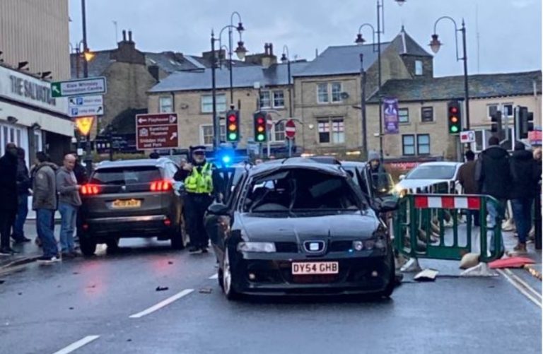 “Efecto cohete”: Se encerró en un auto y lo hizo estallar tras echar spray y prender un cigarro