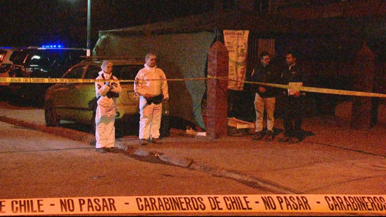 Hombre murió tras ser apuñalado en la vía pública: Su primo sería el autor y está prófugo