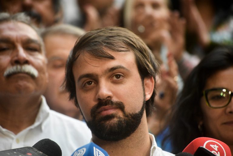 Sí a los fuegos artificiales, no a la fiesta: Celebración de Año Nuevo en Plaza Sotomayor de Valparaíso fue suspendida