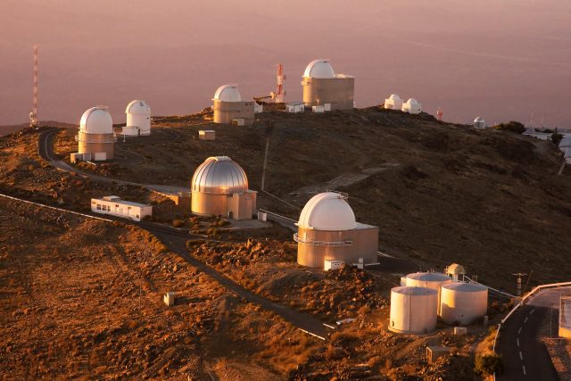 Descubren tres nuevos planetas con instrumentos de los observatorios La Silla y Las Campanas