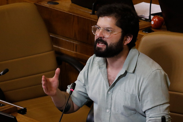 Convergencia Social levanta suspensión a Boric y le aplica 