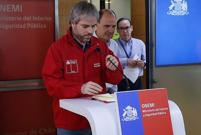 Gobierno realiza nueva evaluación del incendio en Valparaíso e informa que presentará querella por el delito de incendio