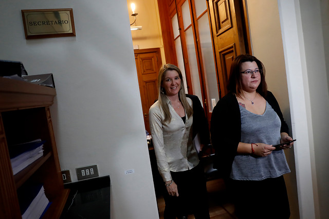 Nueva Constitución: Parlamentarios y alcaldes RN inician campaña por el SÍ en medio de división interna