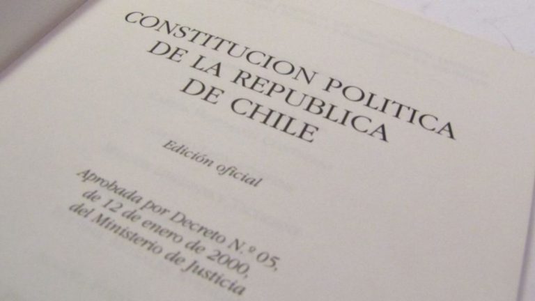 ¿Cómo se resuelven las demandas en una nueva Constitución?