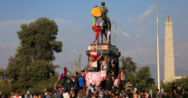 Plaza de la Dignidad: Concejales proponen cambiar nombre de Plaza Baquedano