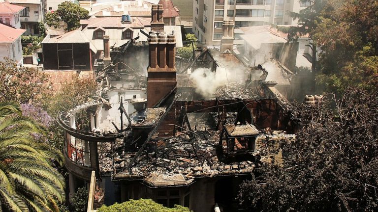Incendio consumió monumento histórico 