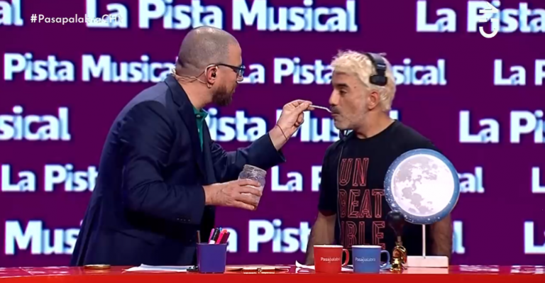 Un poco de miel, Tito y Julián Elfenbein: El animador realizó una divertida actuación