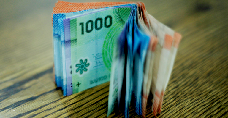 Políticos divididos por bono de 100 mil pesos que anunció Sebastián Piñera