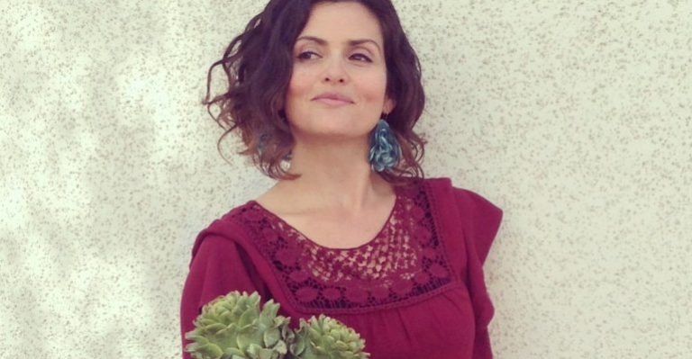 Está lleno de tesoros: Así es la colorida y artística casa de Connie Achurra